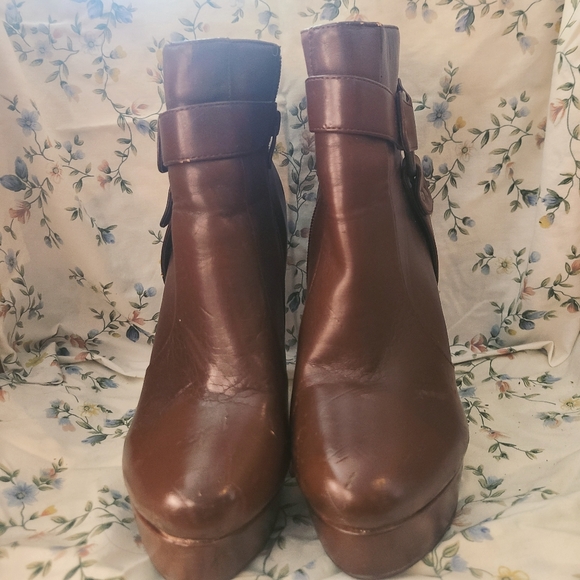 COPY - 2/$20- used Brown platform heel boots size 8 - Picture 3 of 4